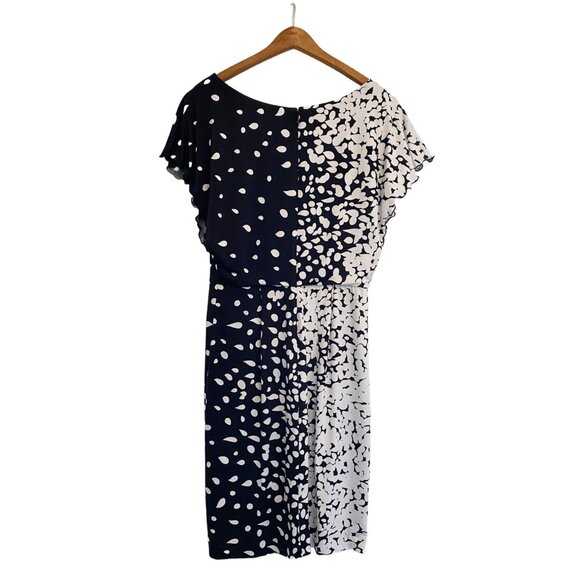 Stunning White House Black Market Dress with Flutter Sleeves Size 4 Black and Wh - Picture 1 of 6